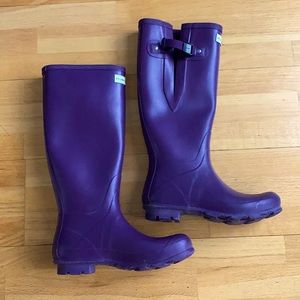 Size 10 eggplant Hunter tall rainboots